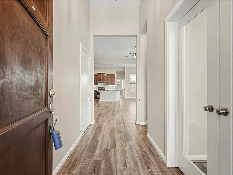 8422 Bay Orchard Dr — Photo 2