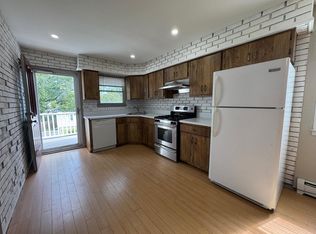 (Undisclosed Address), Lindenhurst, NY 11757