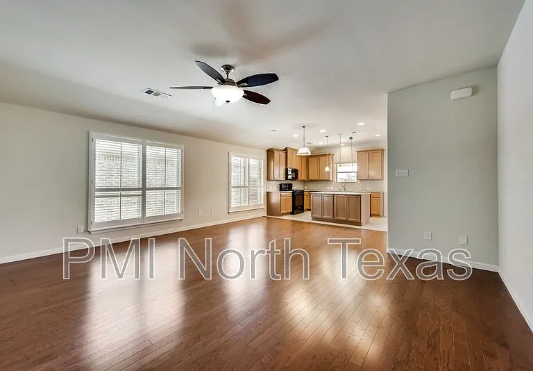 2404 Sun Creek Dr — Photo 7