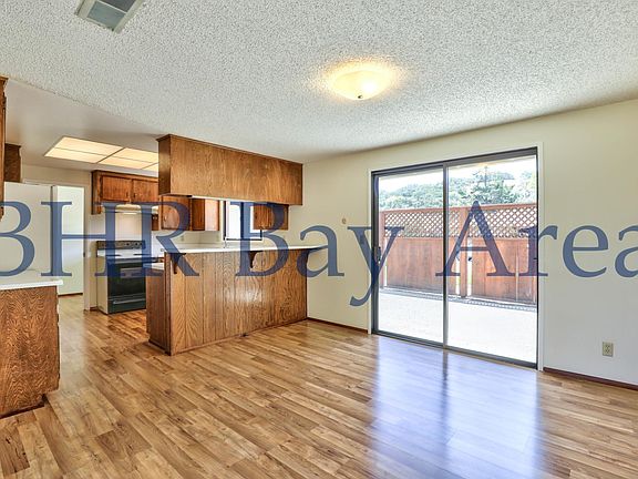 Kitchen ; Dining Area