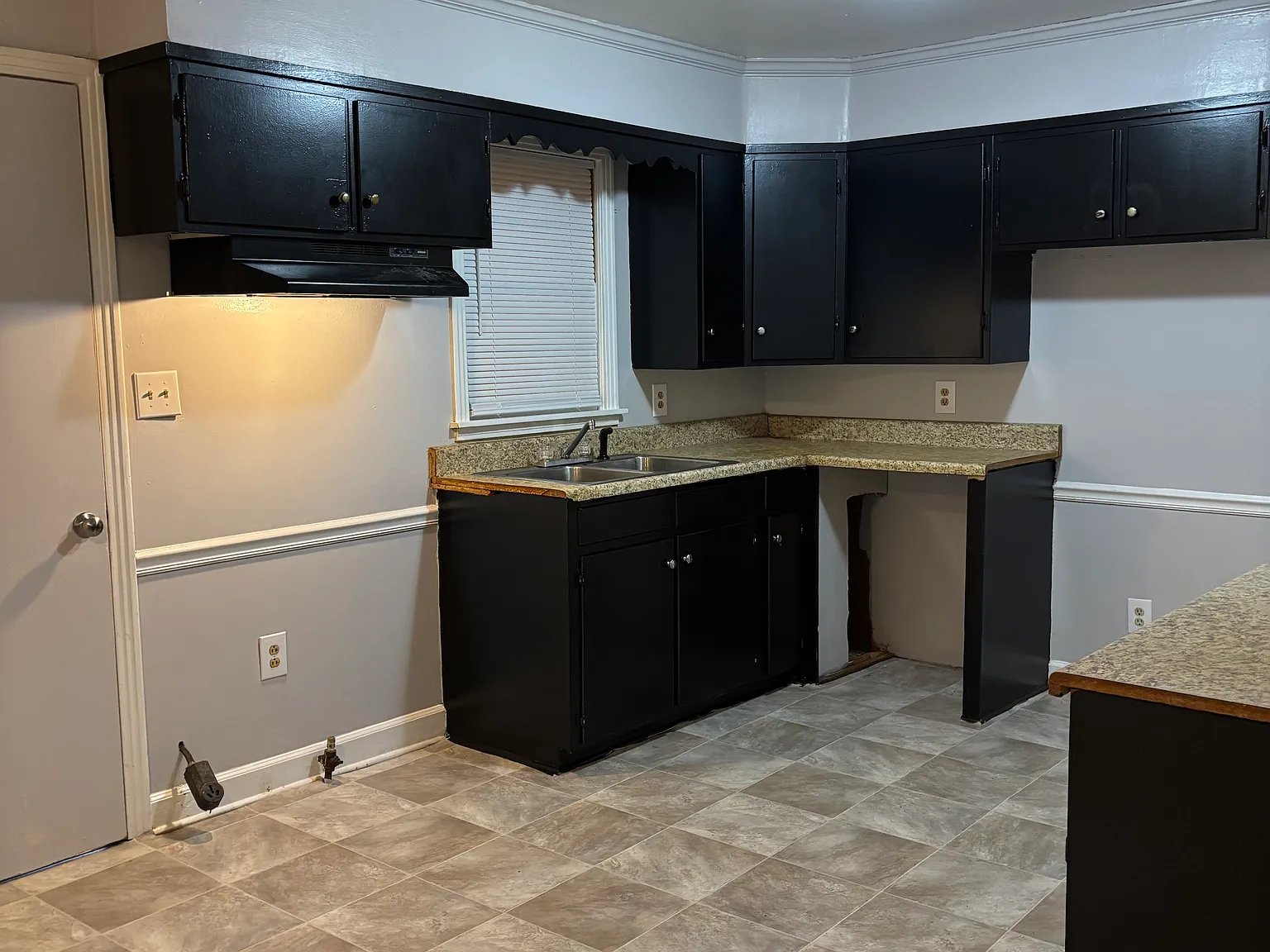 3 bed, 1388 sqft, $1,000 — Photo 1