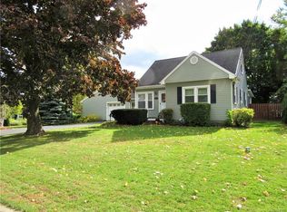 3214 Saunders Settlement Rd, Sanborn, NY 14132