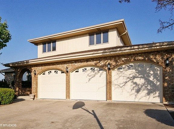 2nd image of 11919 S Pinecreek Dr