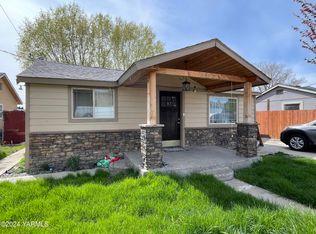 208 E R St, Yakima, WA 98901
