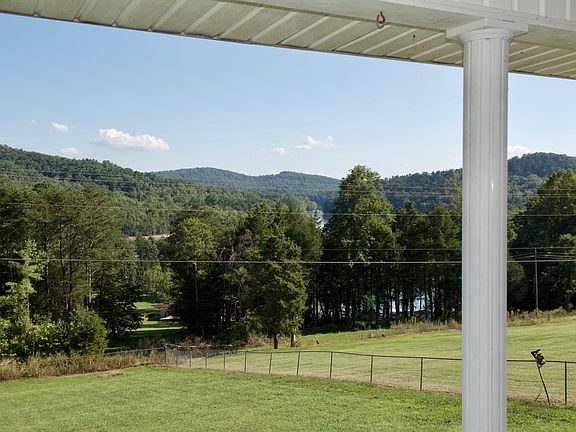 5th image of 223 Hillside Ln