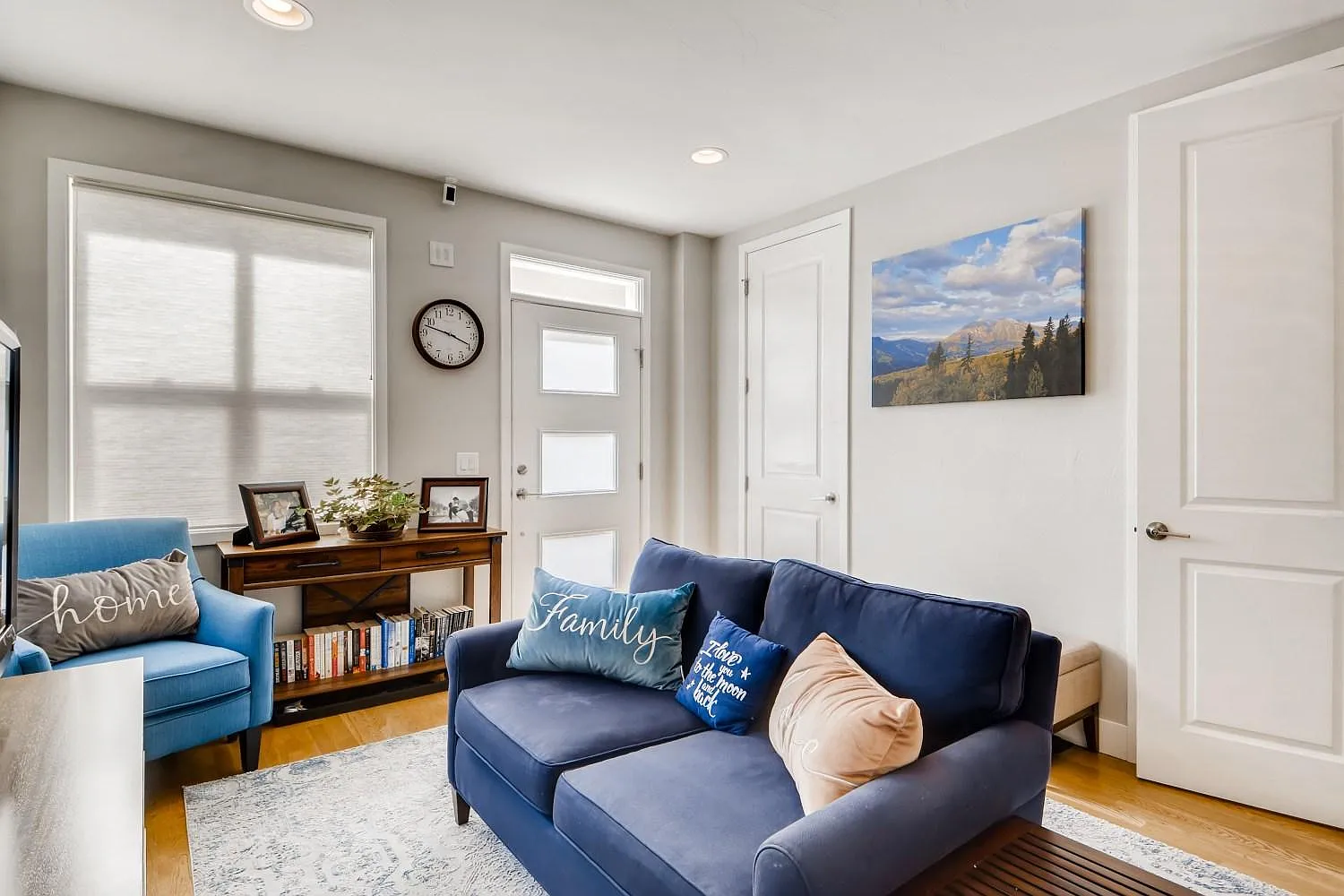 3 bed, 2458 sqft, $4,200 — Photo 2