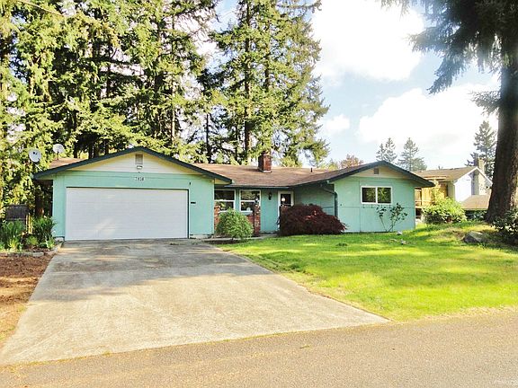 Need a space to put your RV? This property has room for it....