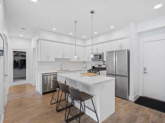 5th image of 2046 Robson Pl #314