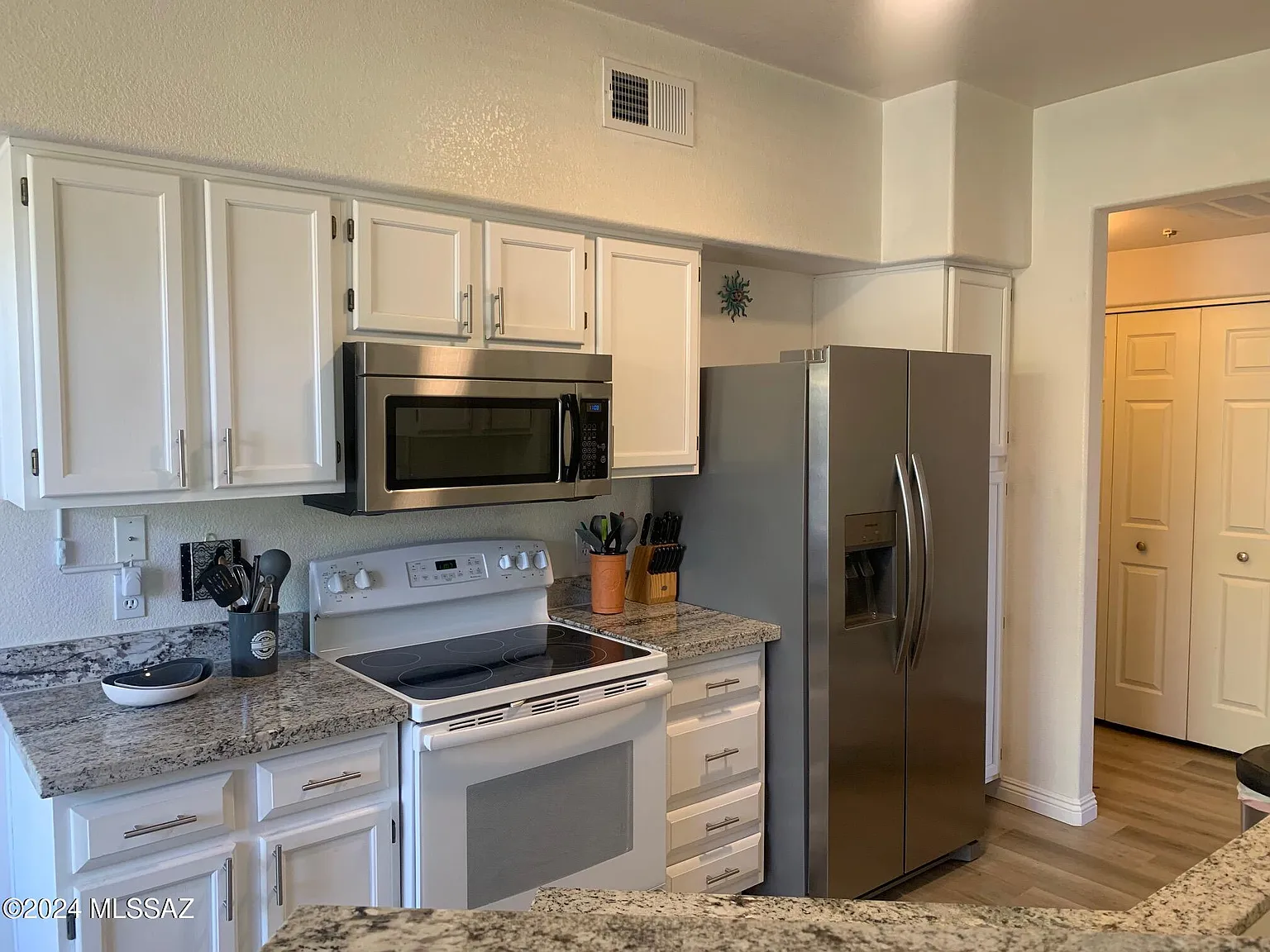 2 bed, 2.0 bath, 1048 sqft, $1,800 — Photo 3