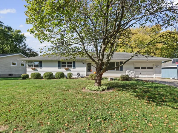 810 S Longview Rd, Monticello, IL 61856