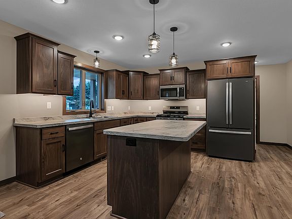 5th image of 107 Barry Loop NW