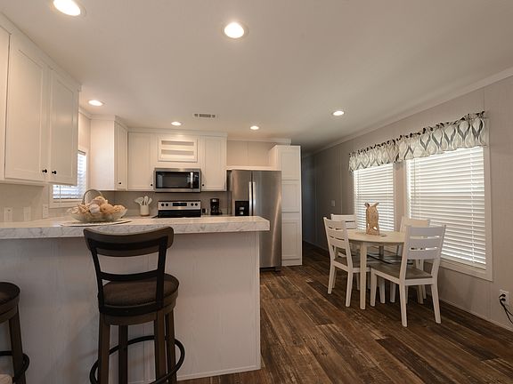5th image of 6604 Lakewood Dr #168