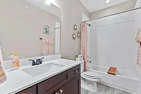 1009 Debby Ct — Photo 4