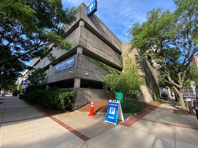 Red Oak at 875 Elm Street — Photo 18