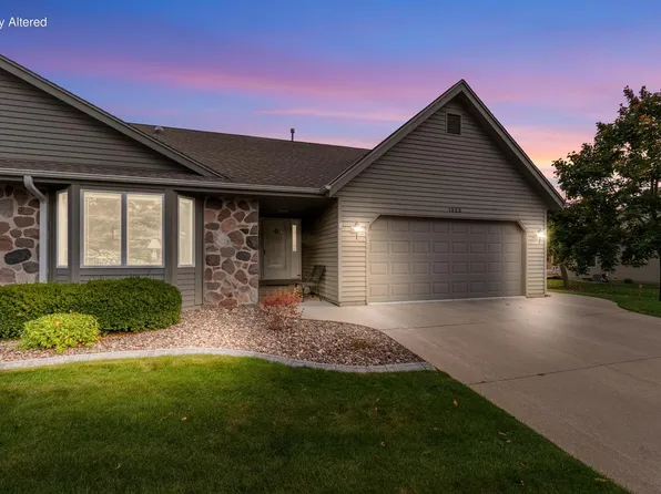 1323 Stonewood CIRCLE, West Bend, WI 53095