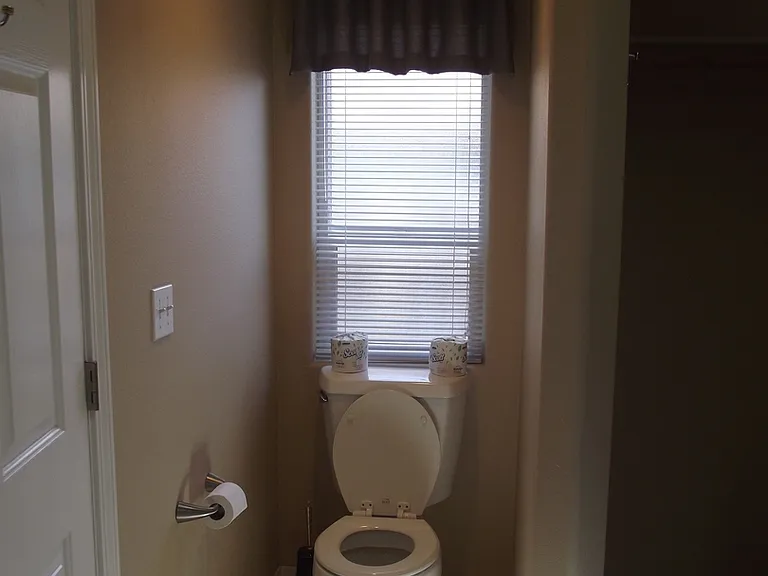 2122 Martin Dr — Photo 13
