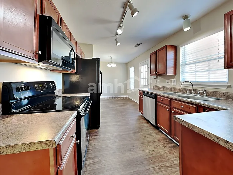 1309 Lowell St — Photo 3