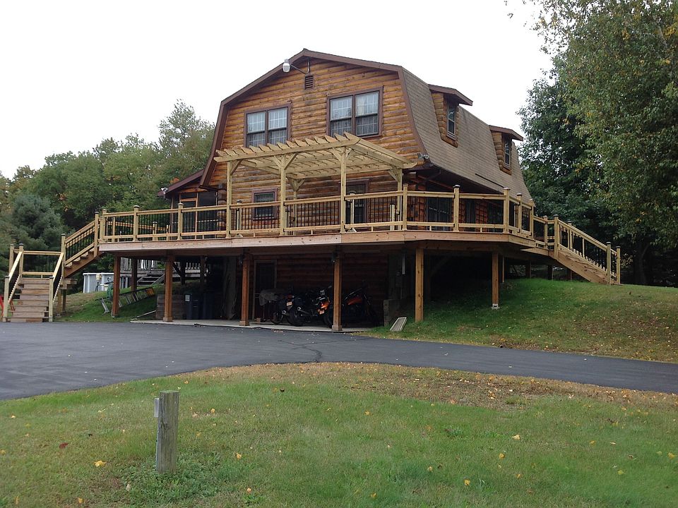 House and deck w/pergola