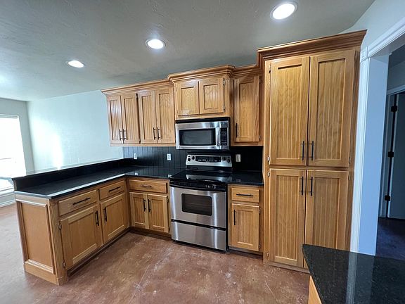 Lots of storage and new granite countertops