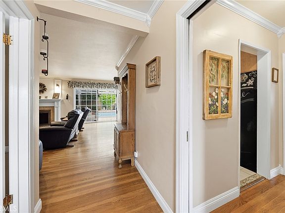5th image of 2631 Rainier Way