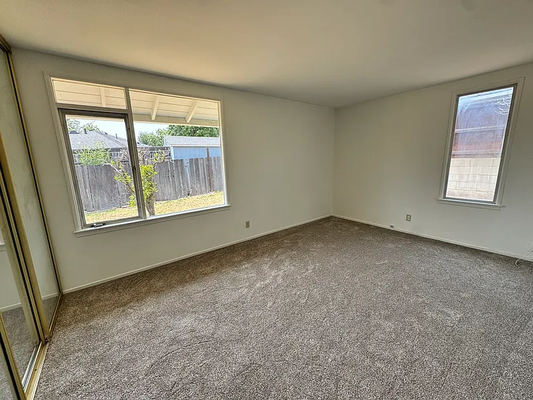 2441 Helena St — Photo 28