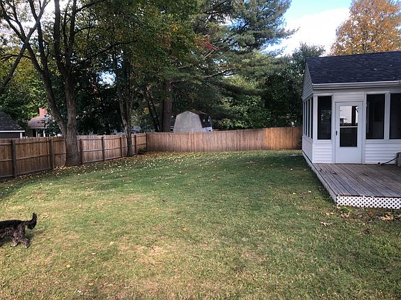 Side view of yard.