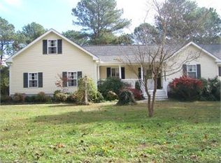 20 Oak Ridge Dr, Kilmarnock, VA 22482