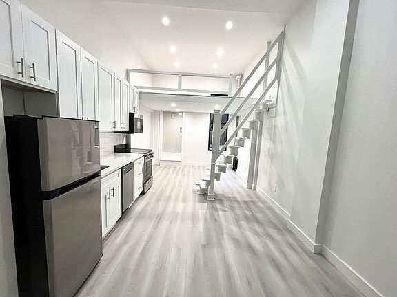 4th image of 440 10th Ave APT 1RS