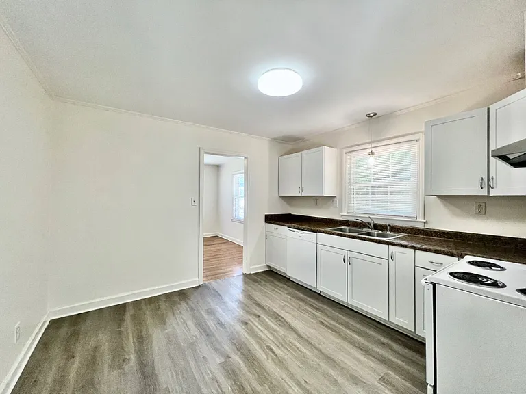 655 Reeves Ct — Photo 5