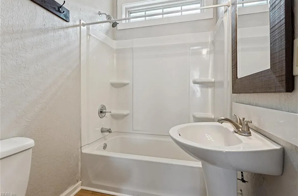 2 bed, 1.0 bath, 1275 sqft, $1,600 — Photo 4