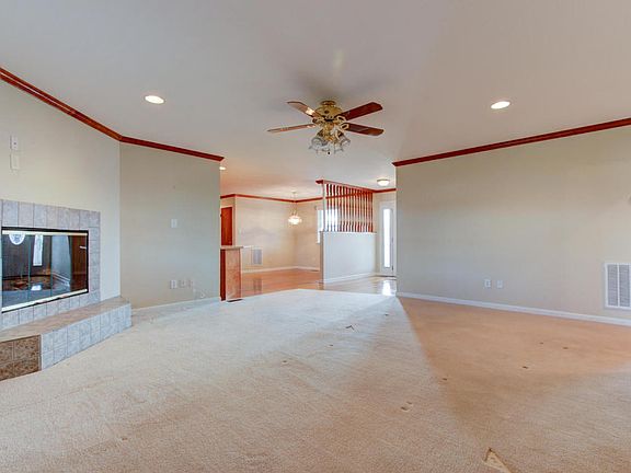 5th image of 215 Jessie Ln