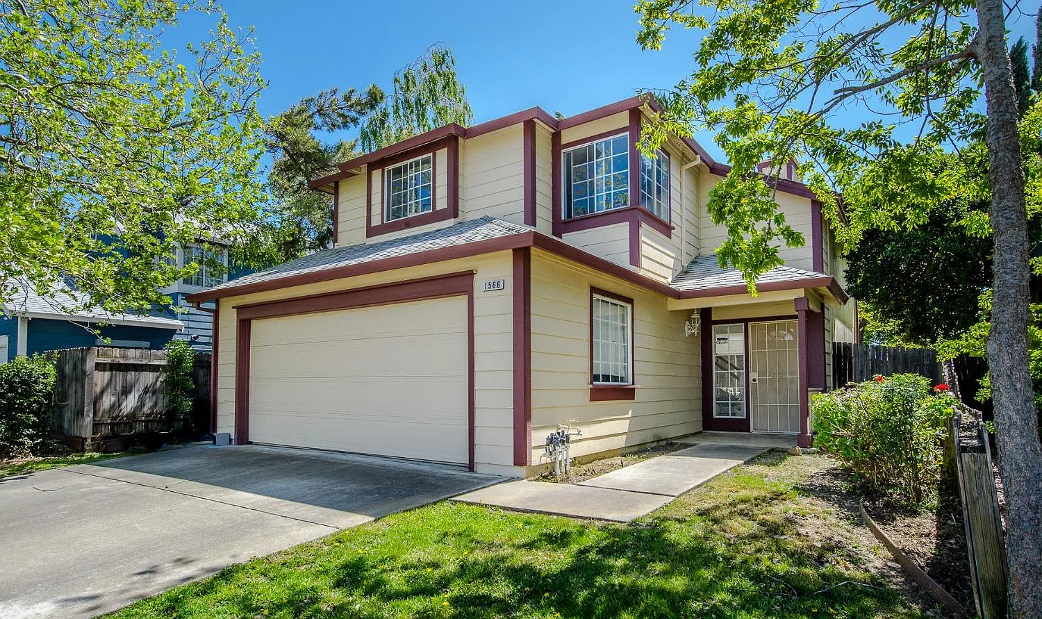 1566 Paradise Valley Dr photo 1