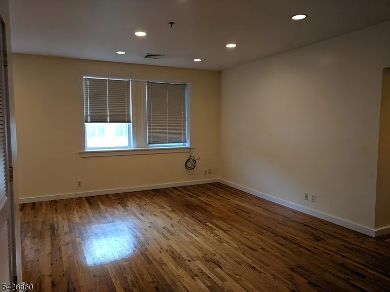 385 George St #2B — Photo 17