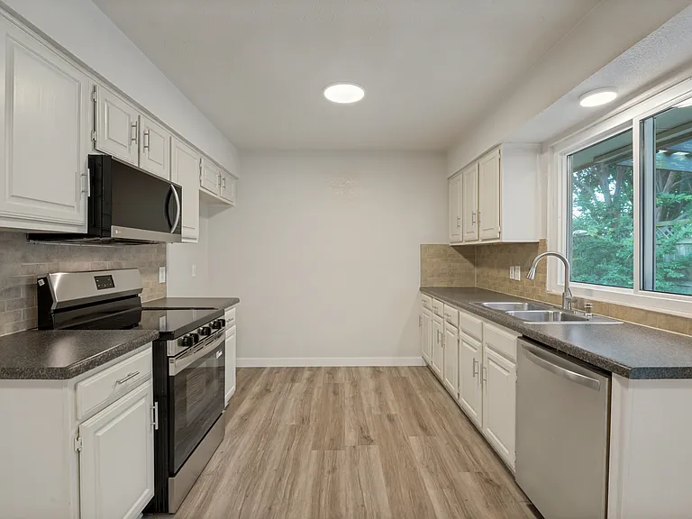 2208 Placid Dr — Photo 10
