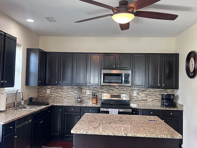 13 Hampshire Glen Pkwy — Photo 12