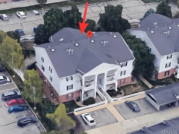 12415 Somerset Place Dr APT F, Saint Louis, MO 63128