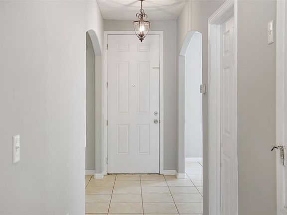 3rd image of 636 Sunset View Dr