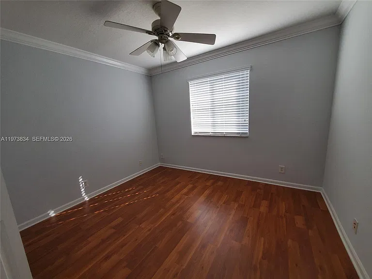1527 Winterberry Ln — Photo 13