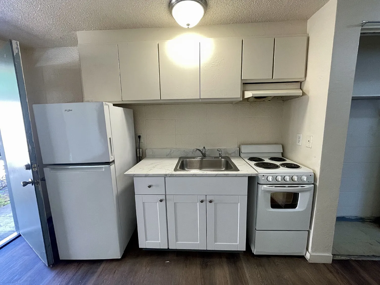 1 bed, 1.0 bath, $925 — Photo 4