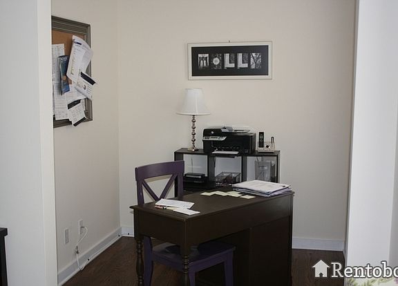 5th image of 2035 W Cortland St #1