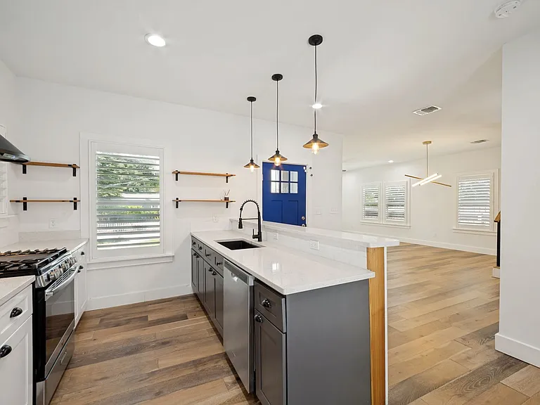 737 E Magnolia Ave — Photo 14