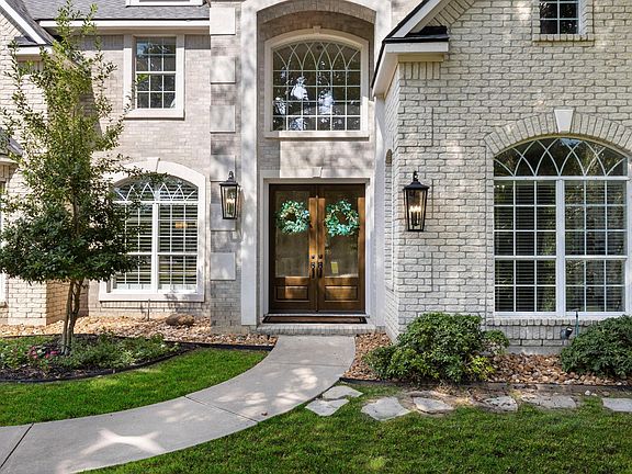 2nd image of 10311 Clubhouse Cir