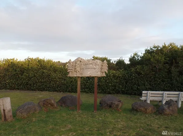 922 Torrisdale Ave SW, Ocean Shores, WA 98569