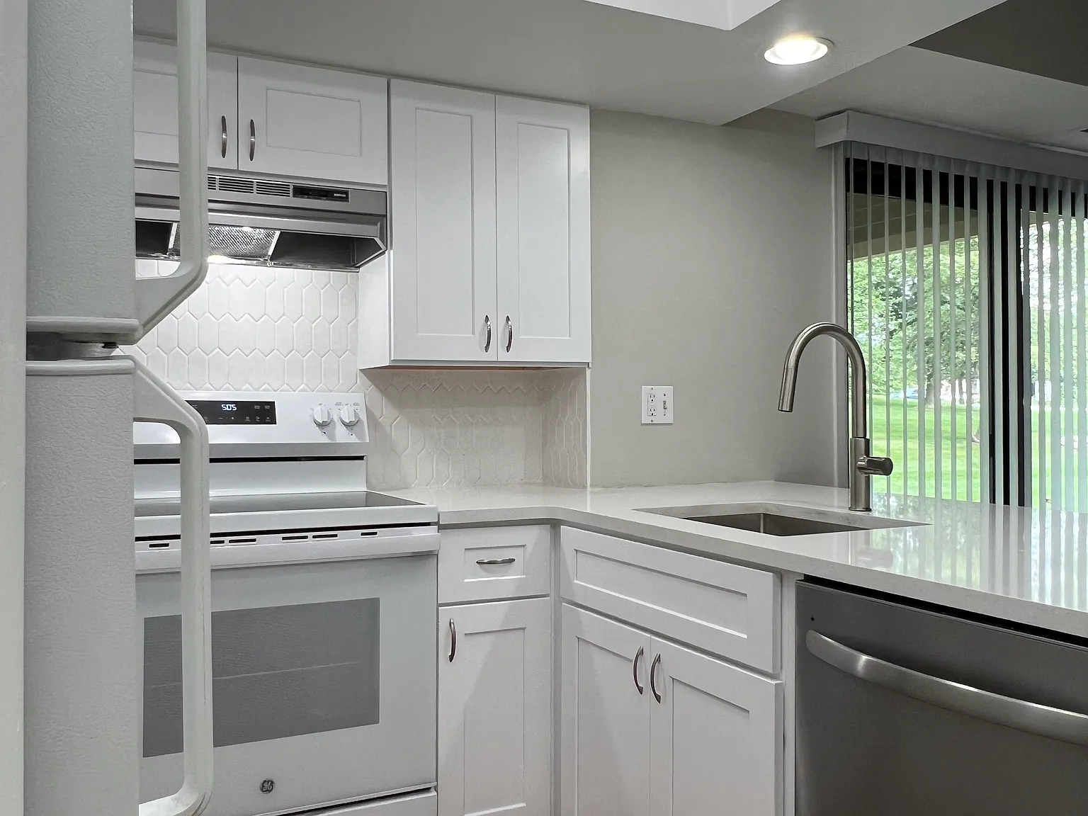 275 Briarcrest Dr — Photo 2