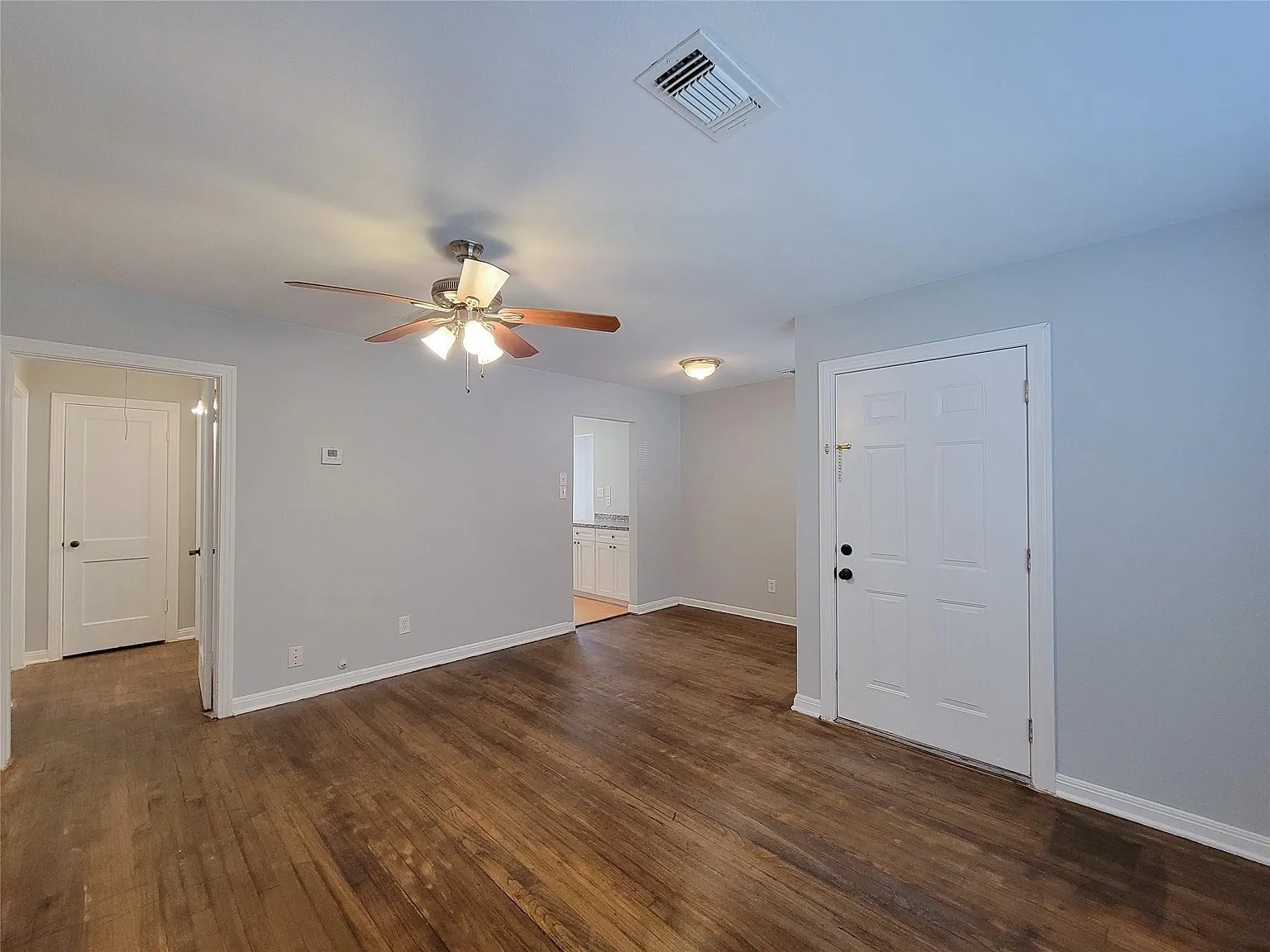 3 bed, 1.0 bath, 1130 sqft, $1,500 — Photo 3