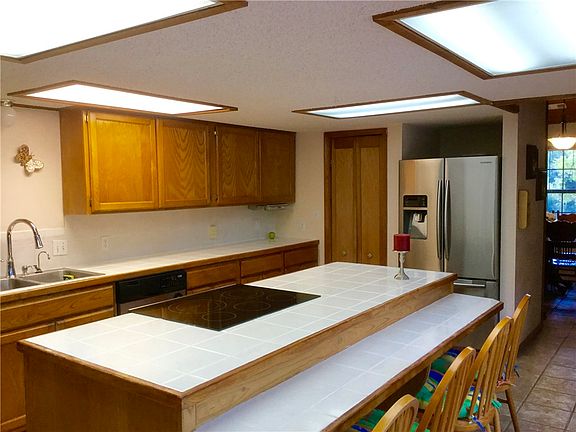 4th image of 10110 Kyle Dr