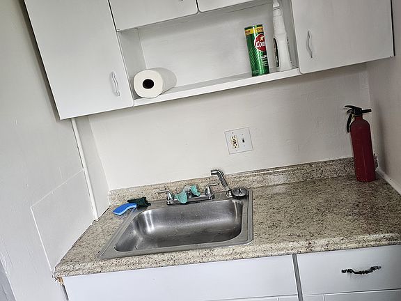 5th image of 414 Martin Luther King Blvd #2