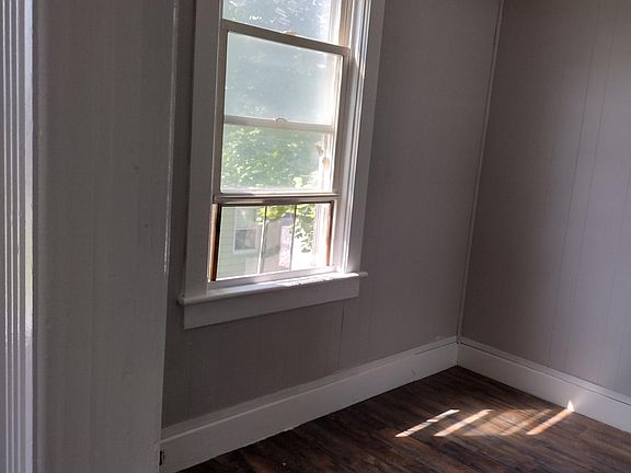4th image of 118 3rd St #2