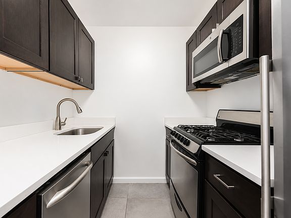 5th image of 483 Ocean Pkwy APT 5C