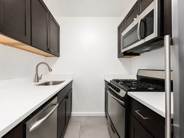 483 Ocean Pkwy #5C — Photo 5